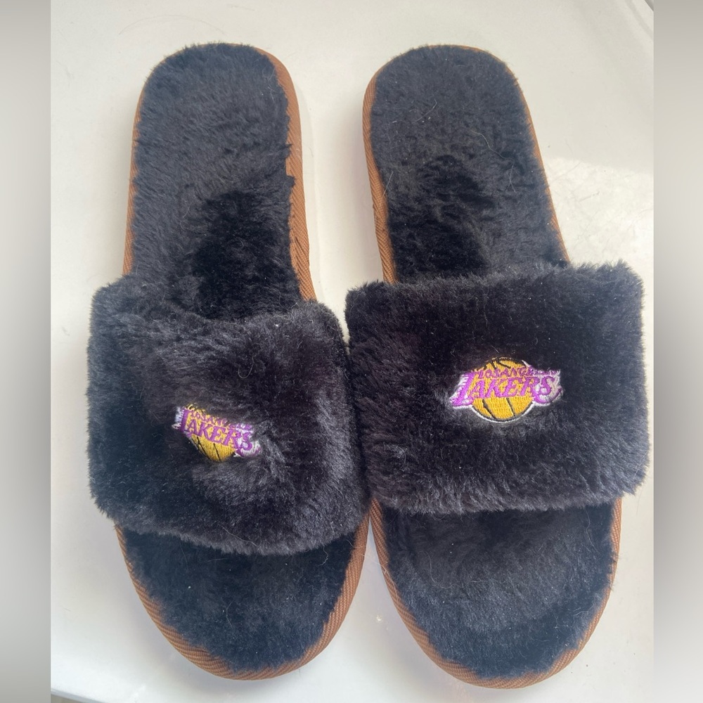 Women’s‎ Lakers slippers XL